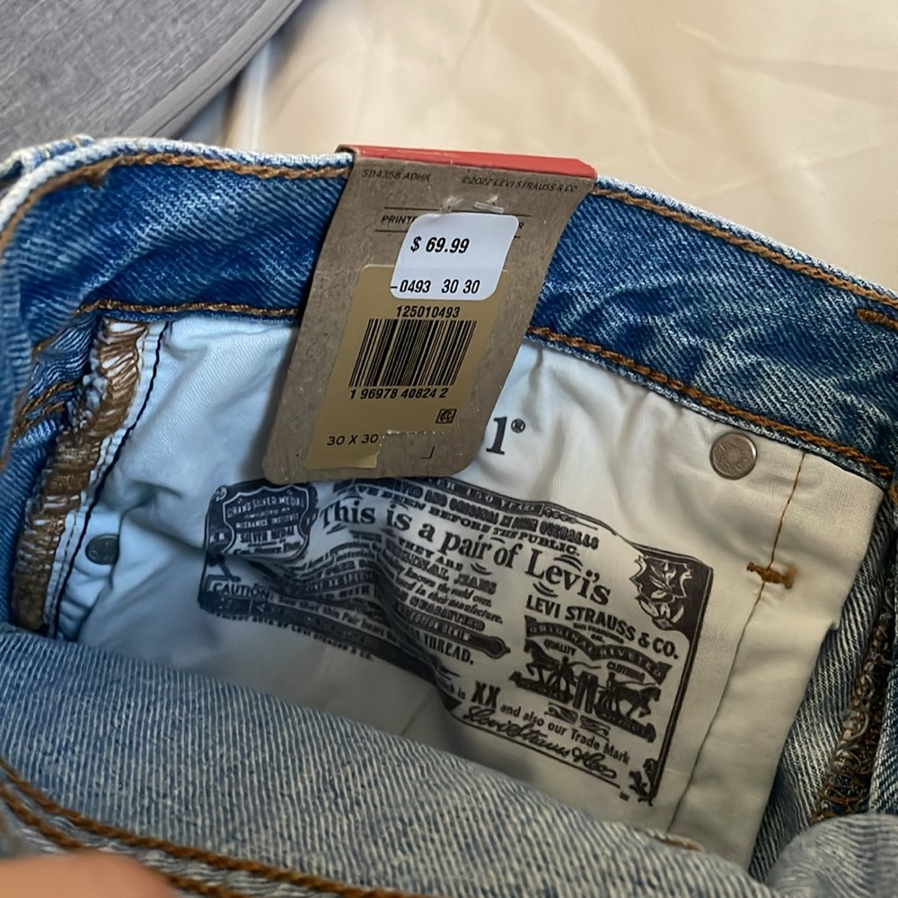 Levi’s - Picture 6 of 6